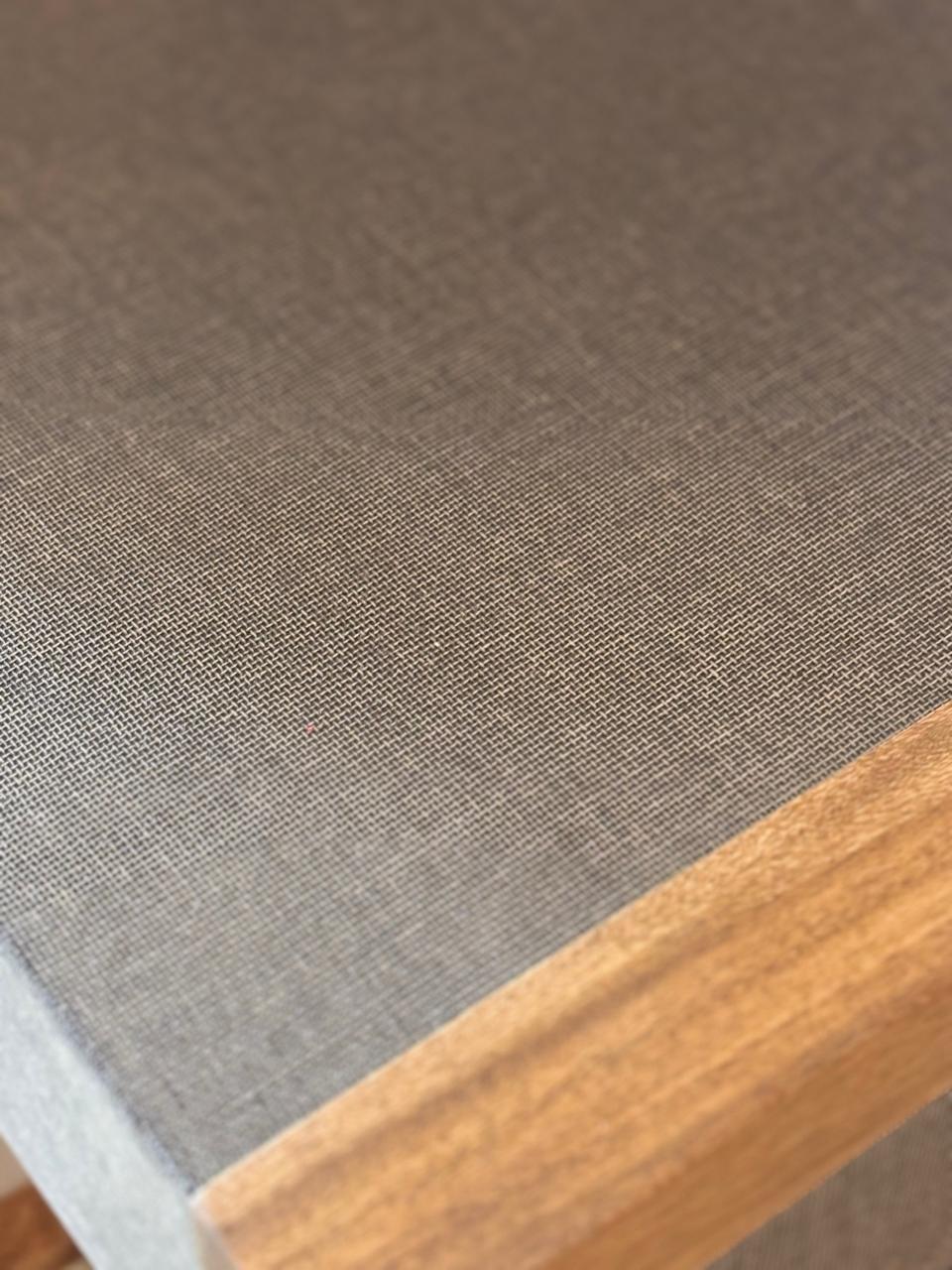 Mesa de luz Chiquibún - Color lino tratado cashmere