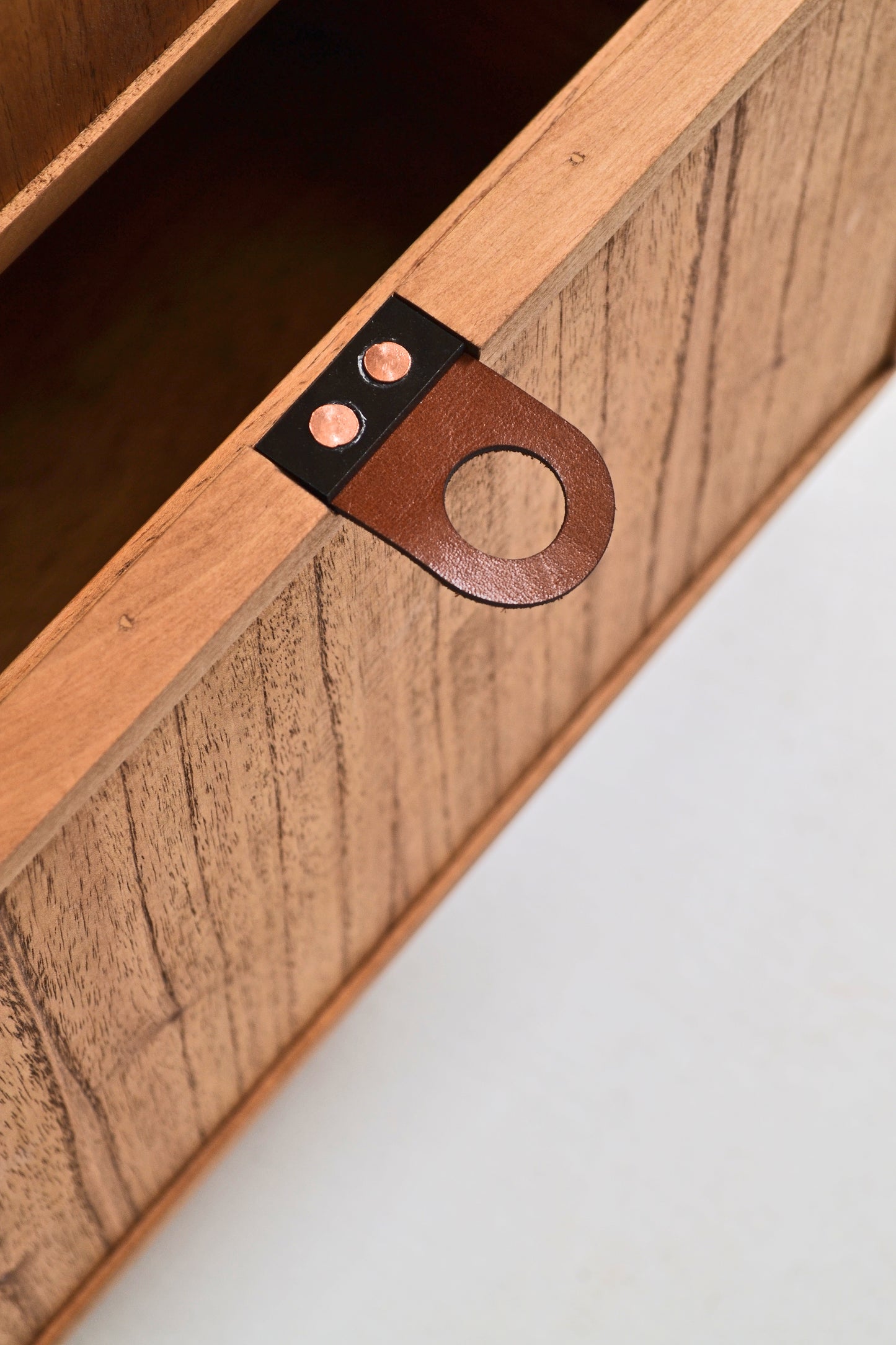 Mesa de luz Uilash - 20% OFF