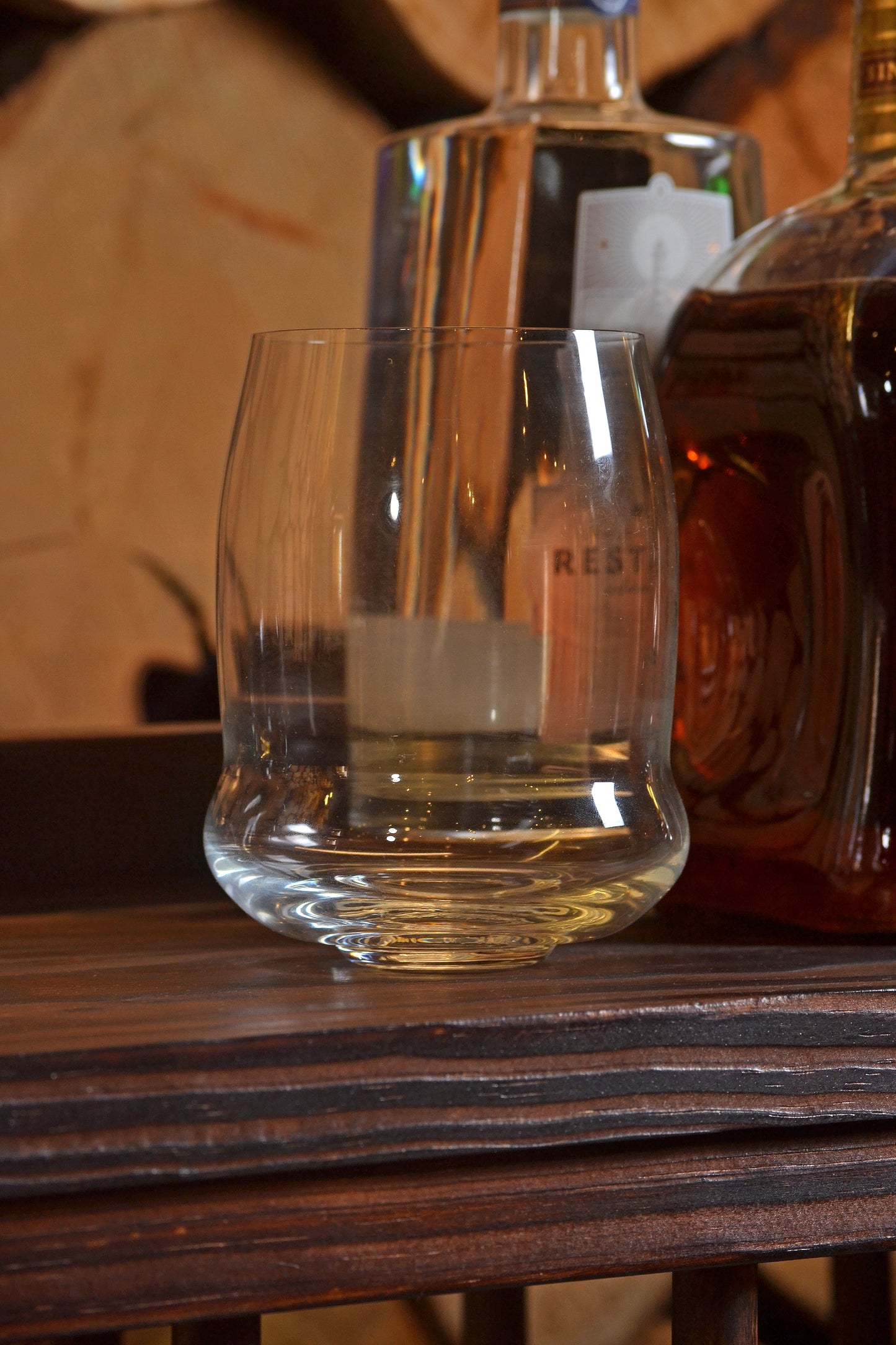 Mueble bar Cava + *Set x 4  vasos originales Daniel Wolf*