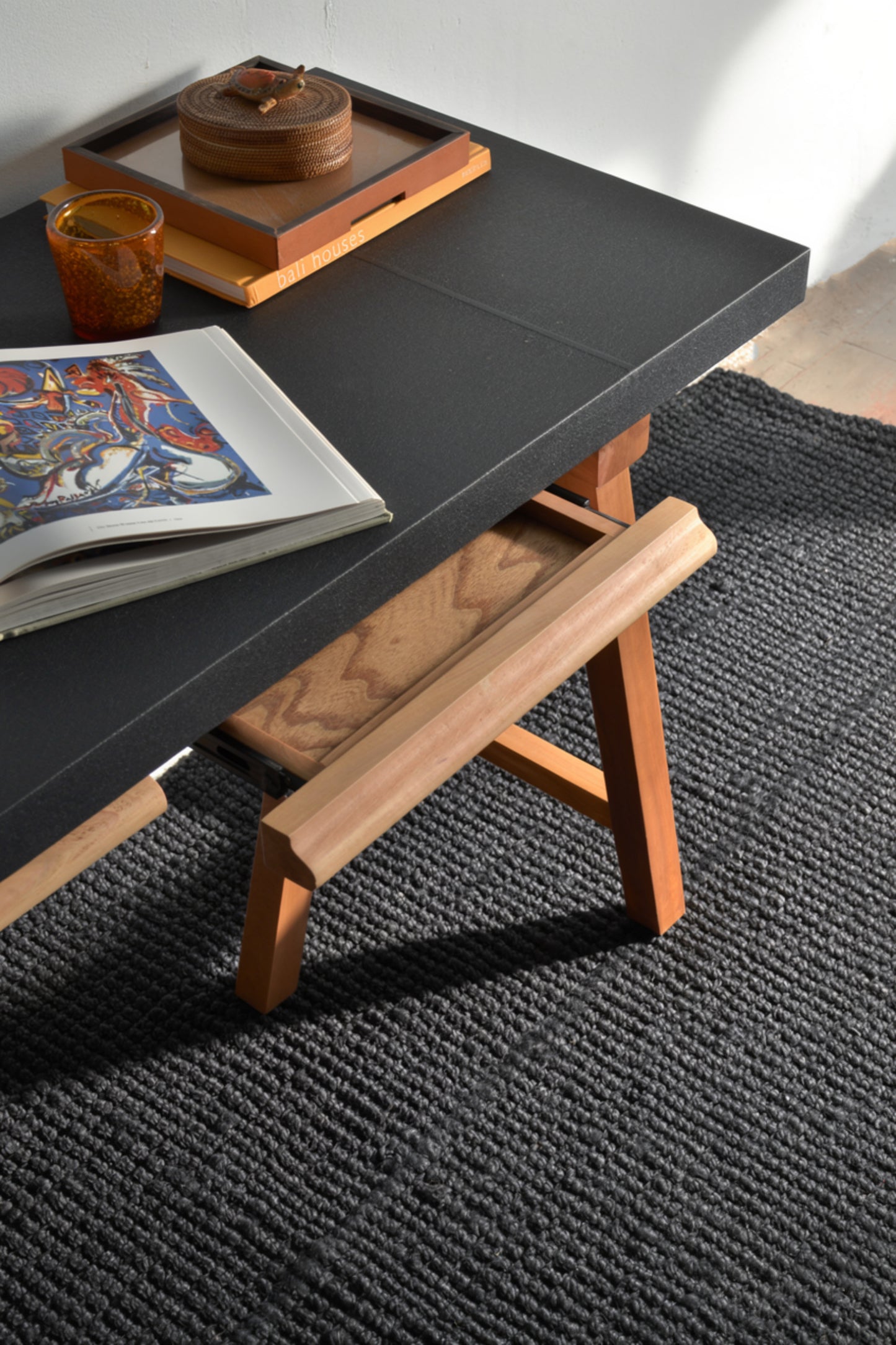 Escritorio Sumbudrule [color negro] 30% OFF