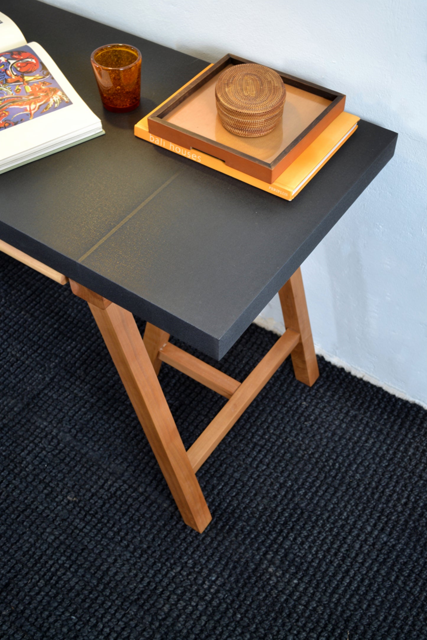 Escritorio Sumbudrule [color negro] 30% OFF